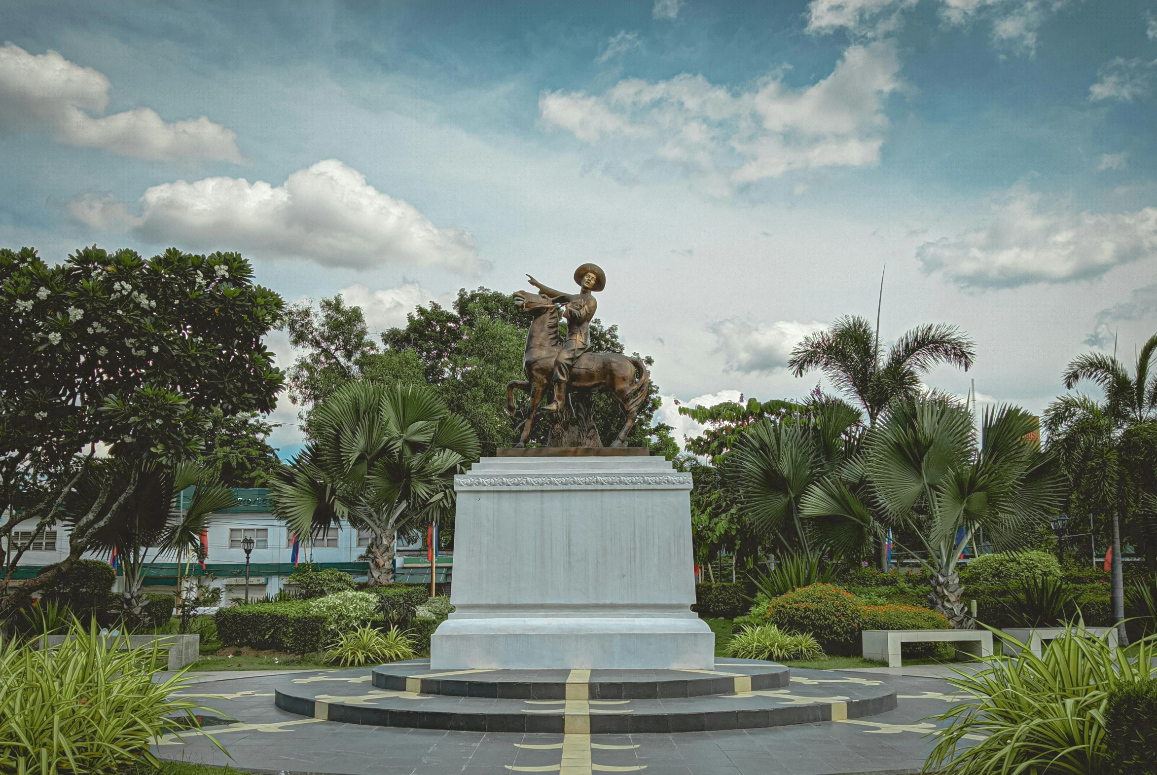 a statue in the middle of a circle of steps and a roundabout