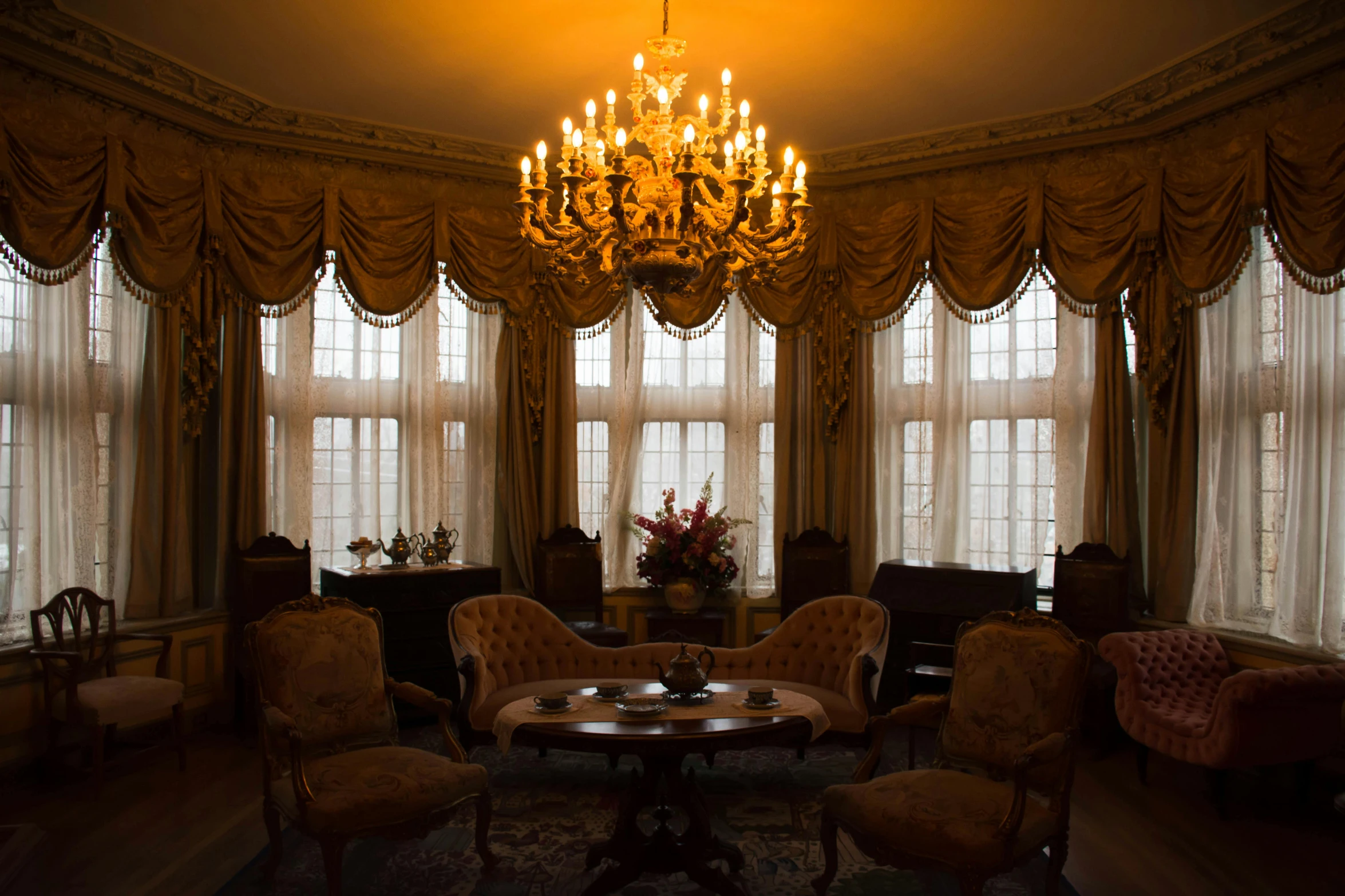 a well furnished living area with a chandelier