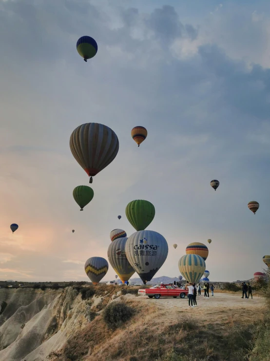 many  air balloons that are in the air