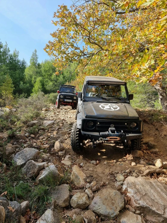 there are cars on a muddy hill with trees