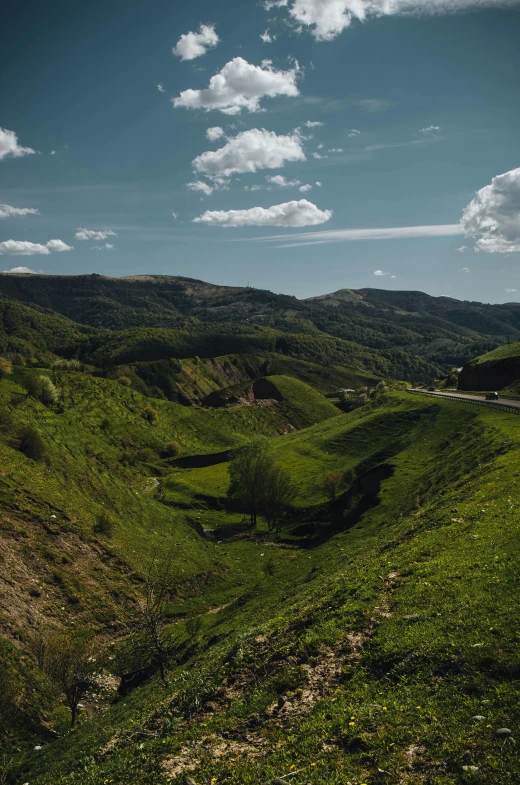 an image of the hills where there is grass