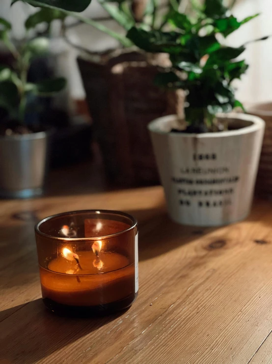 there are two candles sitting on the table