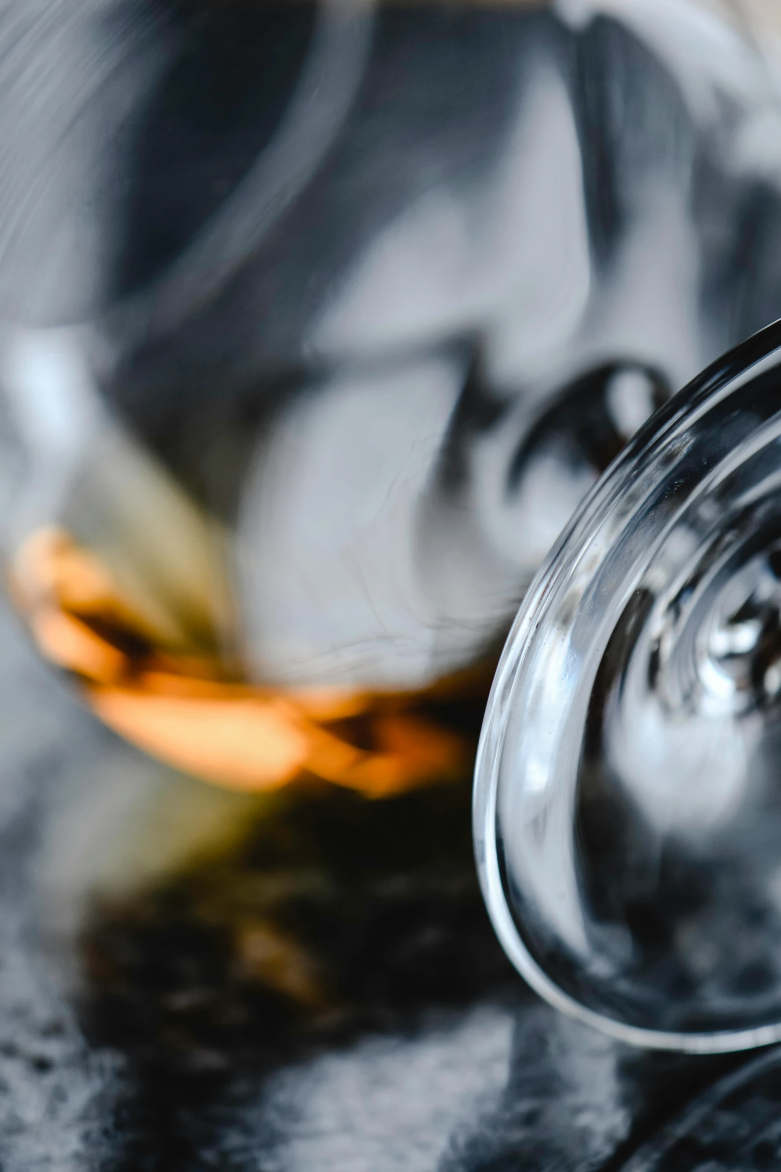 an image of some glass object sitting on the counter