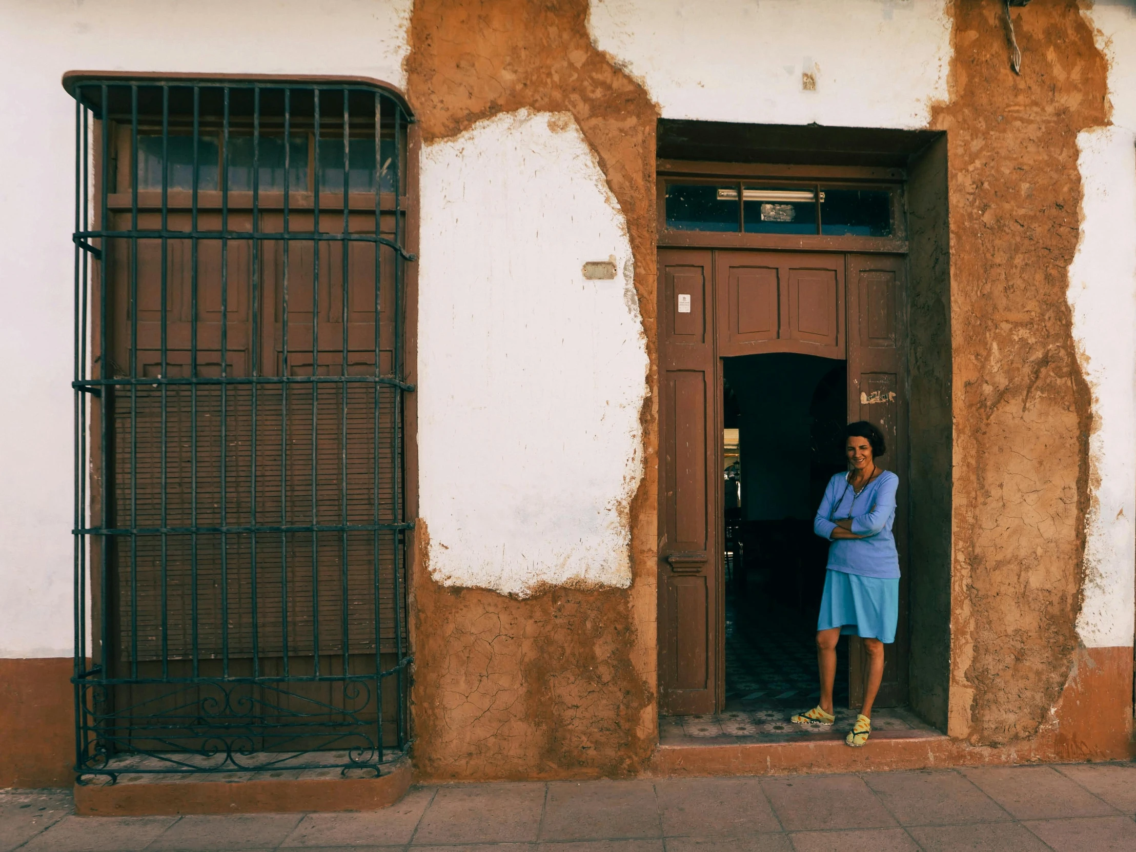 the lady is standing at the door of the building