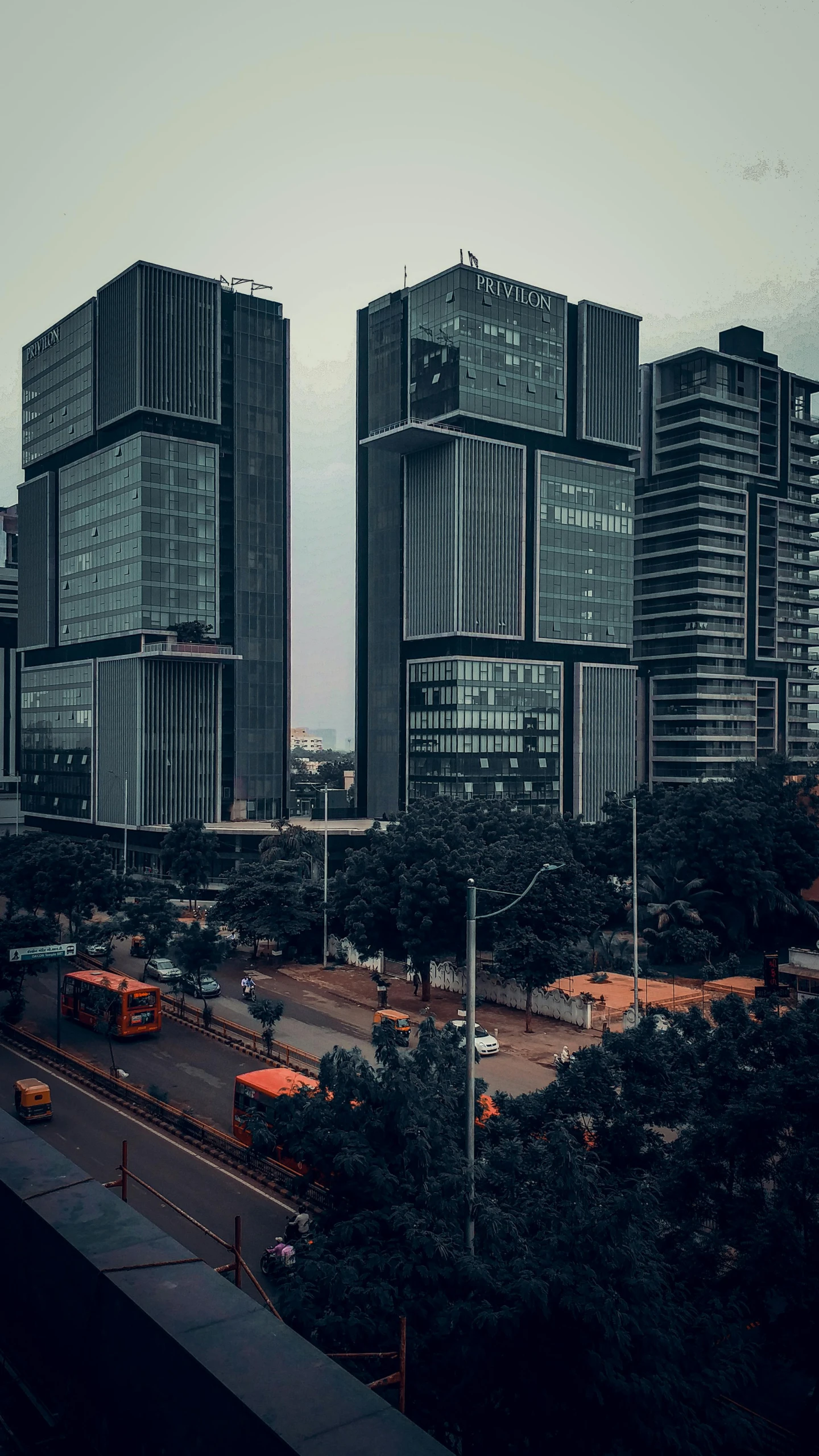 a view of a very large city skyline in the evening