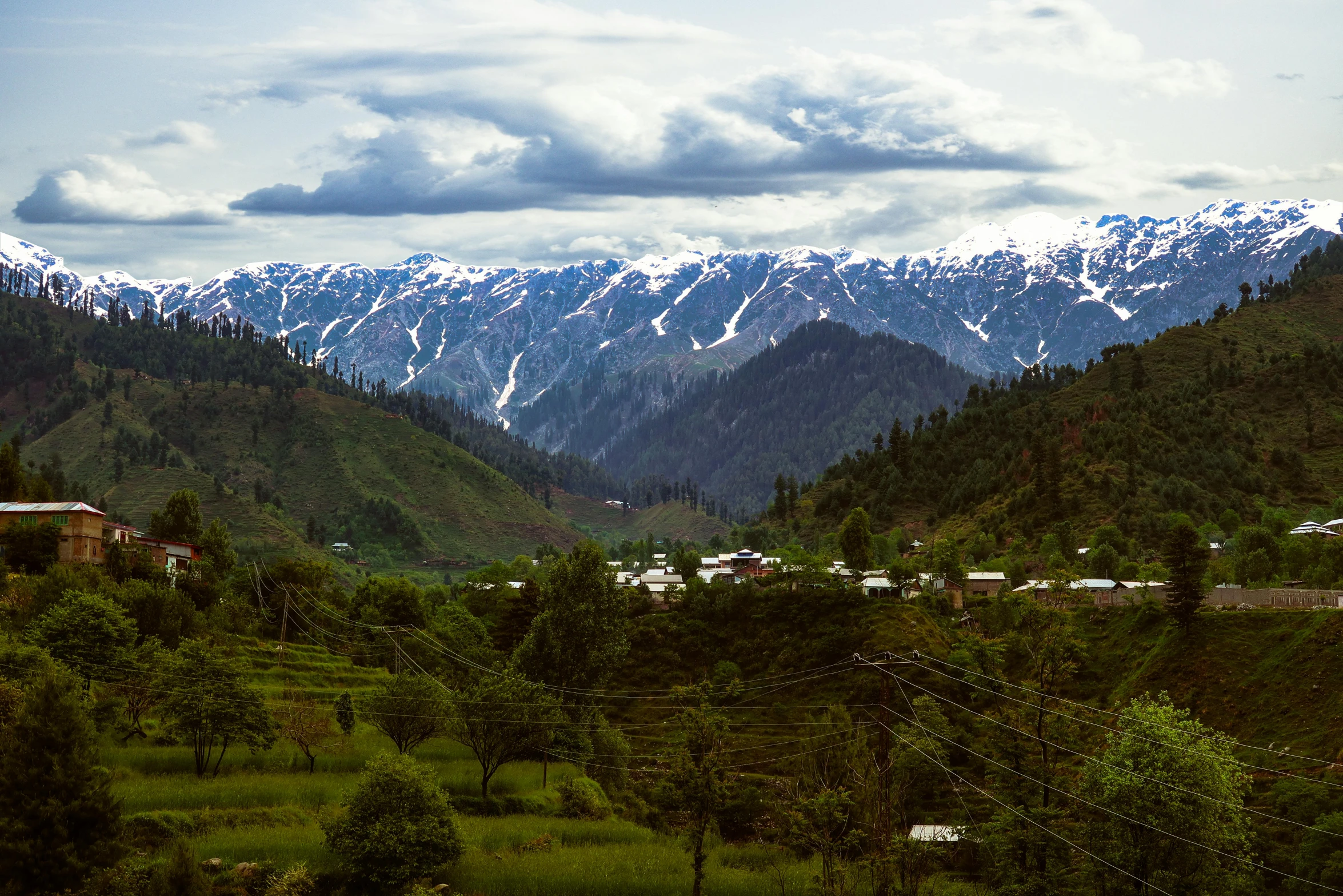 a very nice looking mountain with snow on the mountains