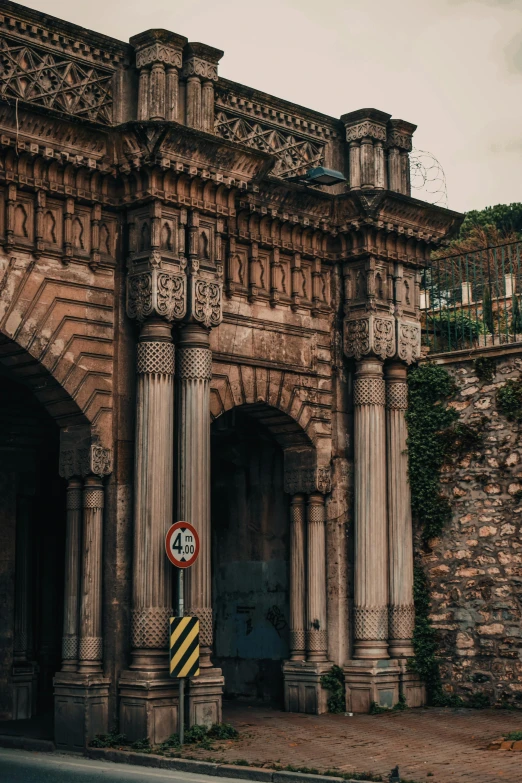 the stone walls and pillars surround this old building