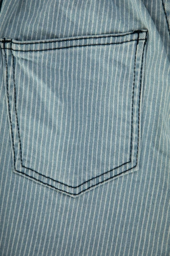 the front pocket of a men's jeanc
