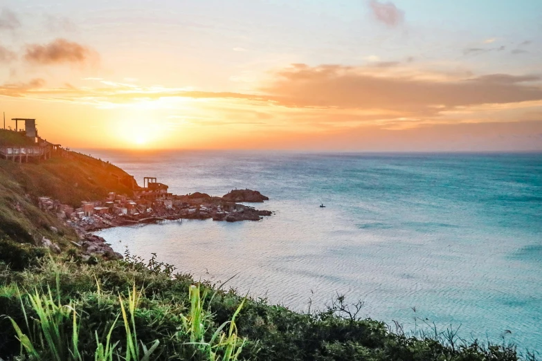 a scenic po of a ocean at sunset