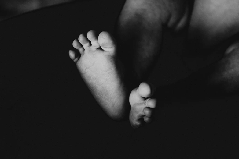 baby feet resting against their mother's stomach