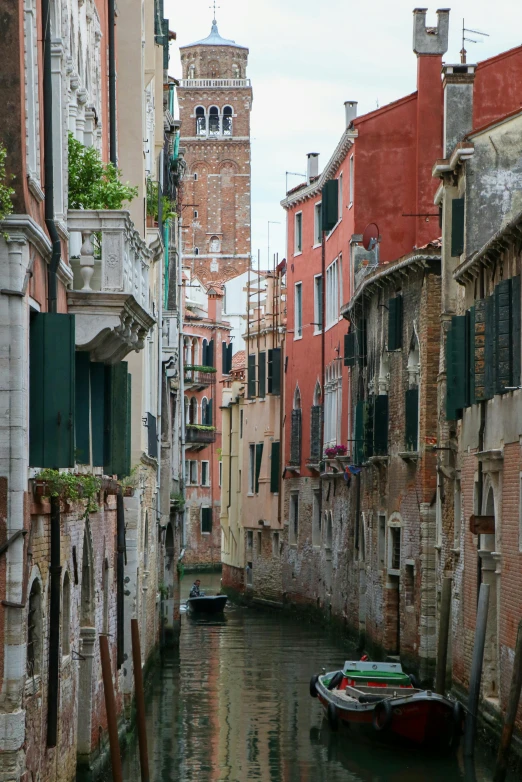 the boats are floating down this canal in the city