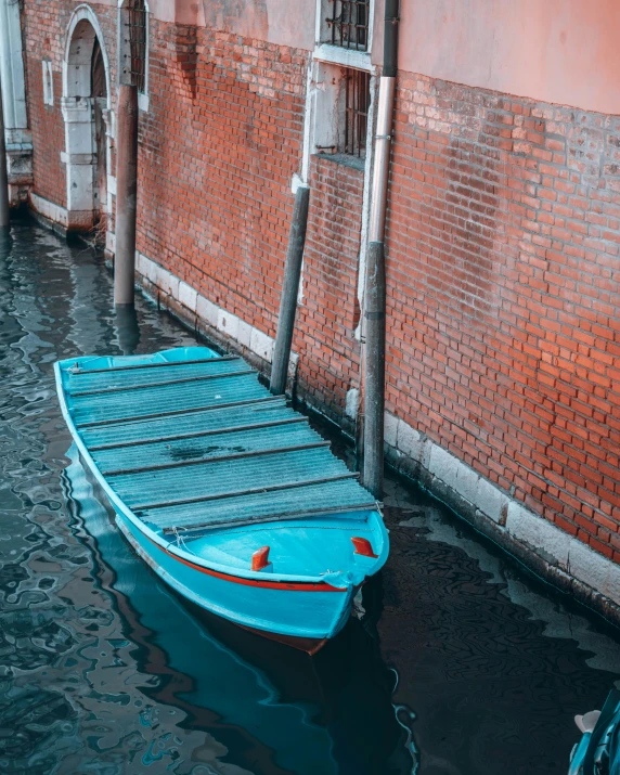 a boat sitting in the middle of a canal