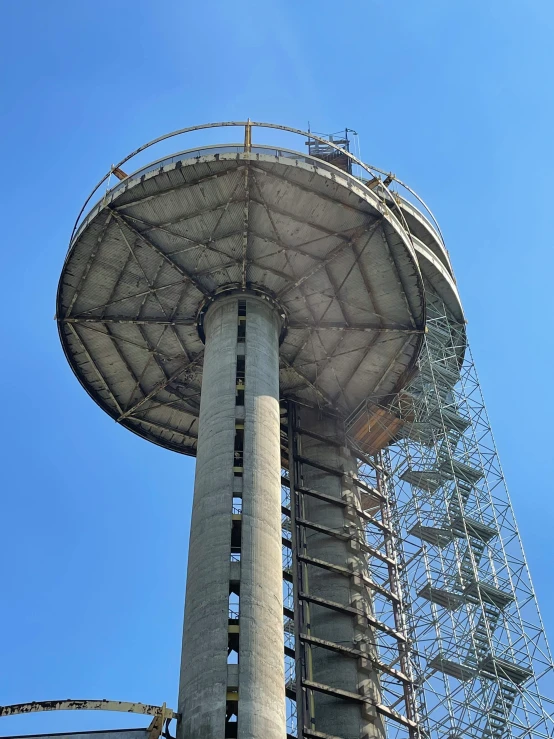 a radio mast on top of a building