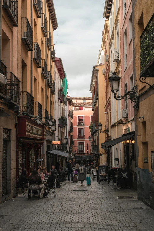 many buildings line the side walk of an alley way