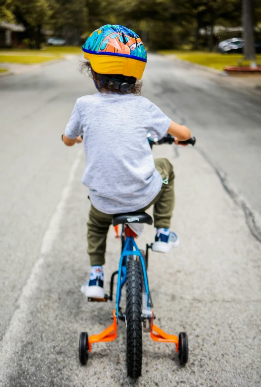 a small child is riding on the bike