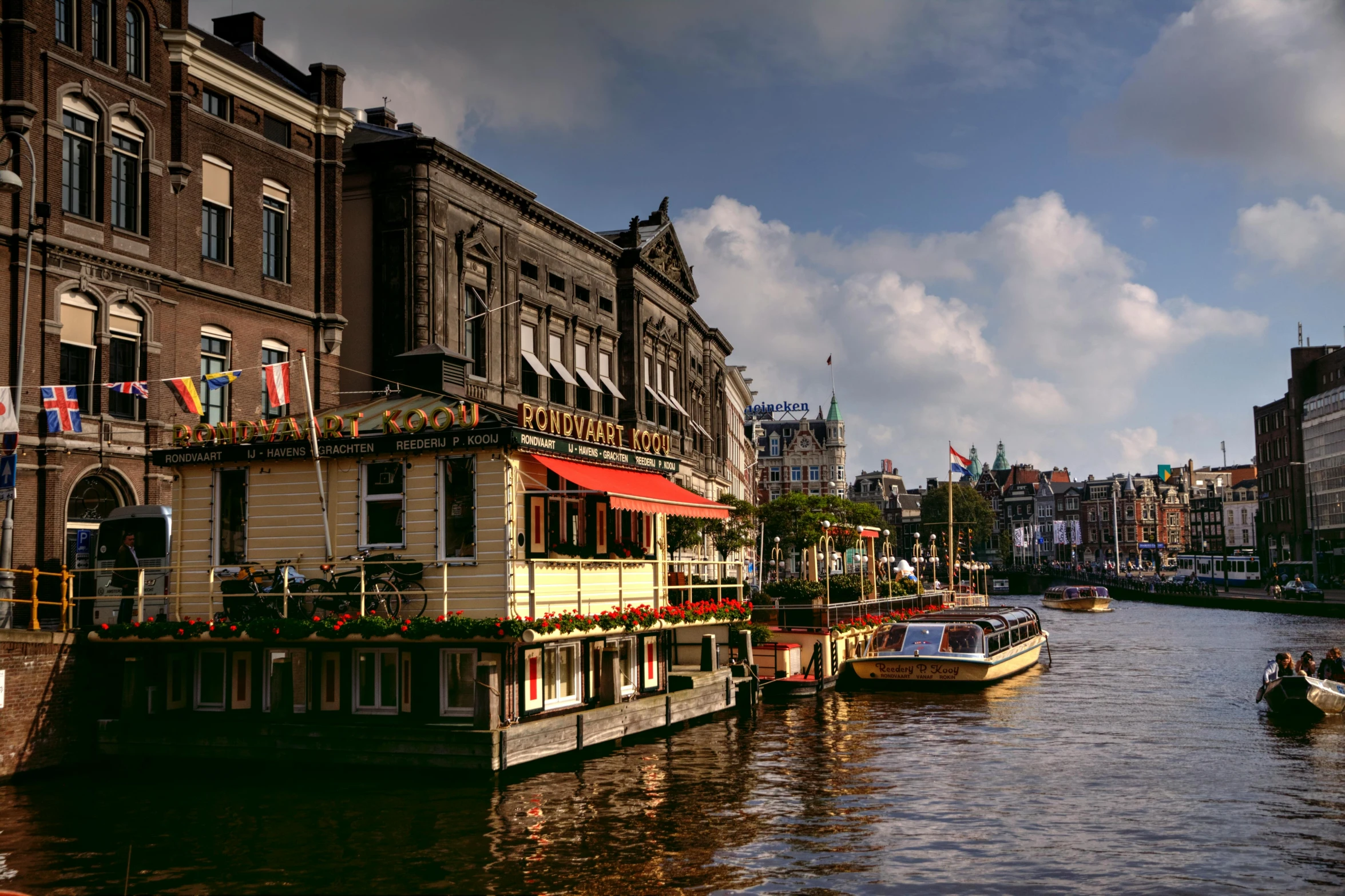 several houses and boats are on the river