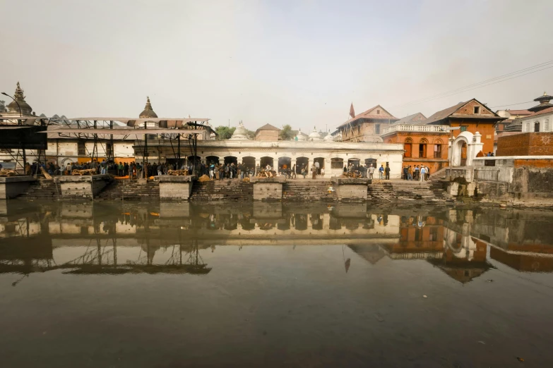 there are a lot of buildings that are reflecting in the water