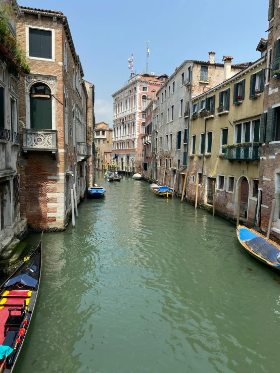 some buildings and small boats on a canal