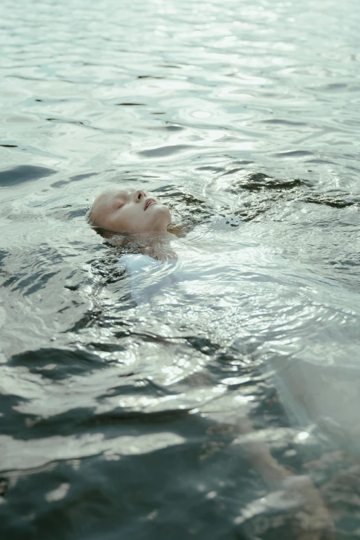 the girl is swimming in the water