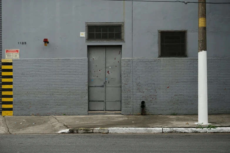 a traffic light on the corner of an old gray building