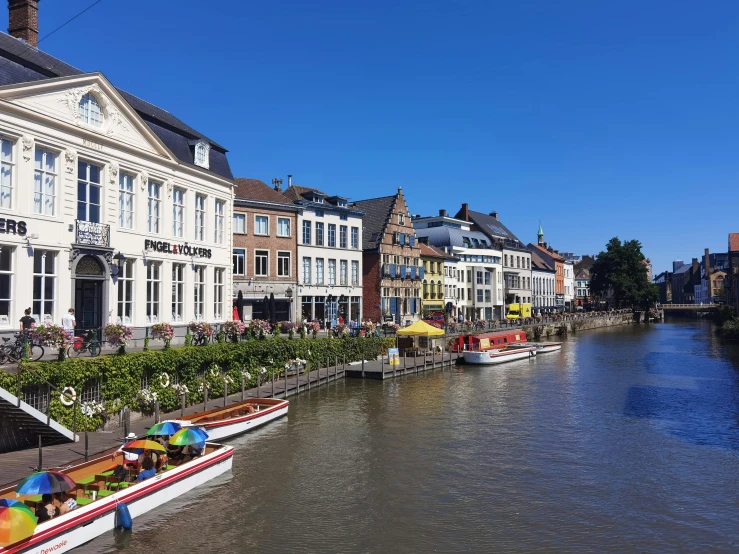 a wide canal that has buildings near by