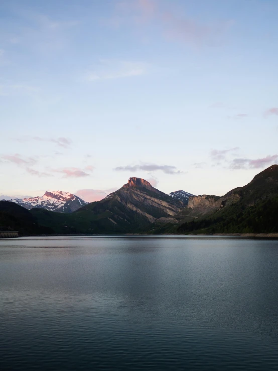 the mountain range is next to a lake