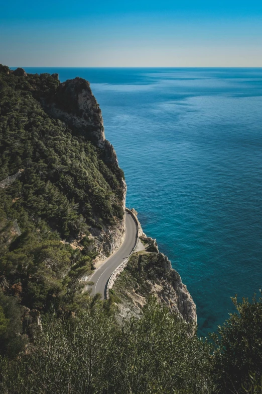 there is a steep road that leads to the beach