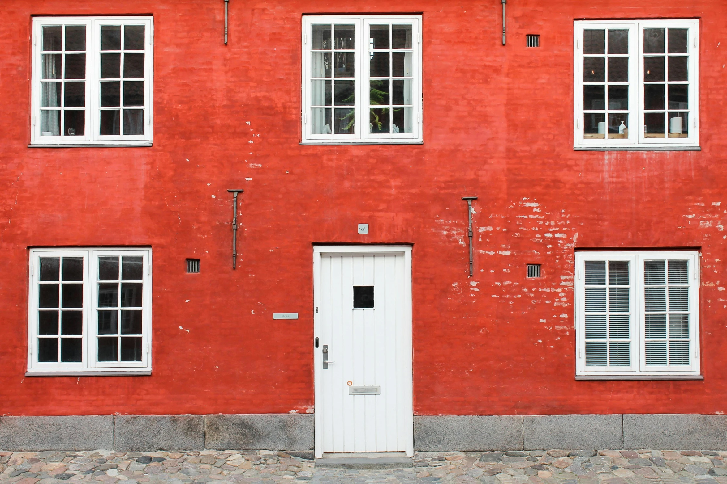 the building has three windows and two doors