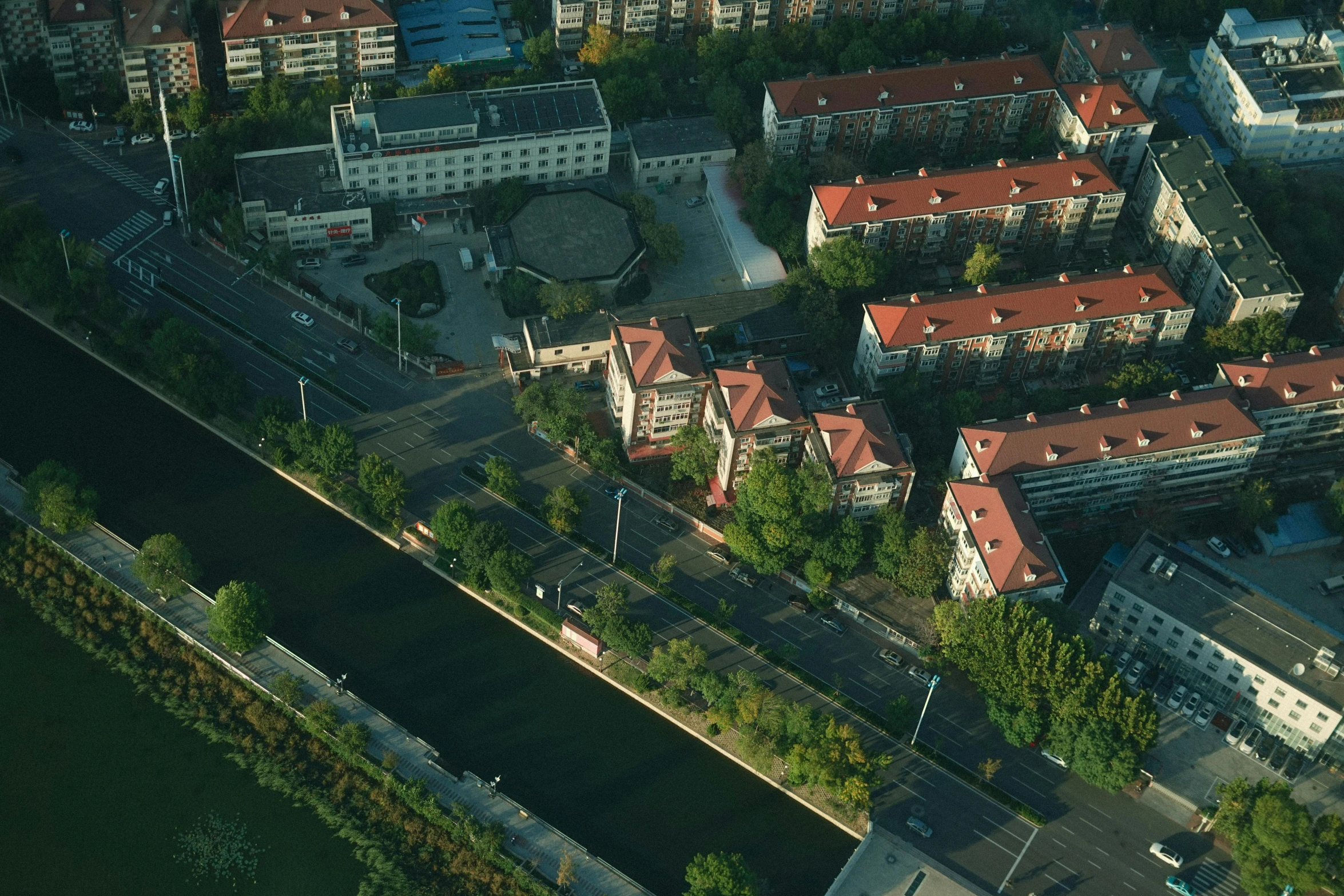 a bird - eye view of two buildings with a river running through them