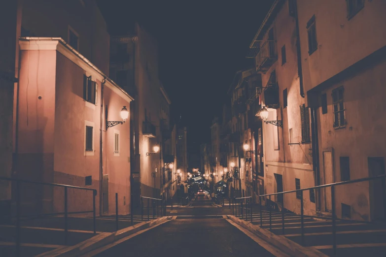 some lights are on next to a building at night