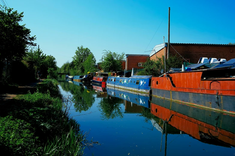 a waterway with many boats in it next to some buildings