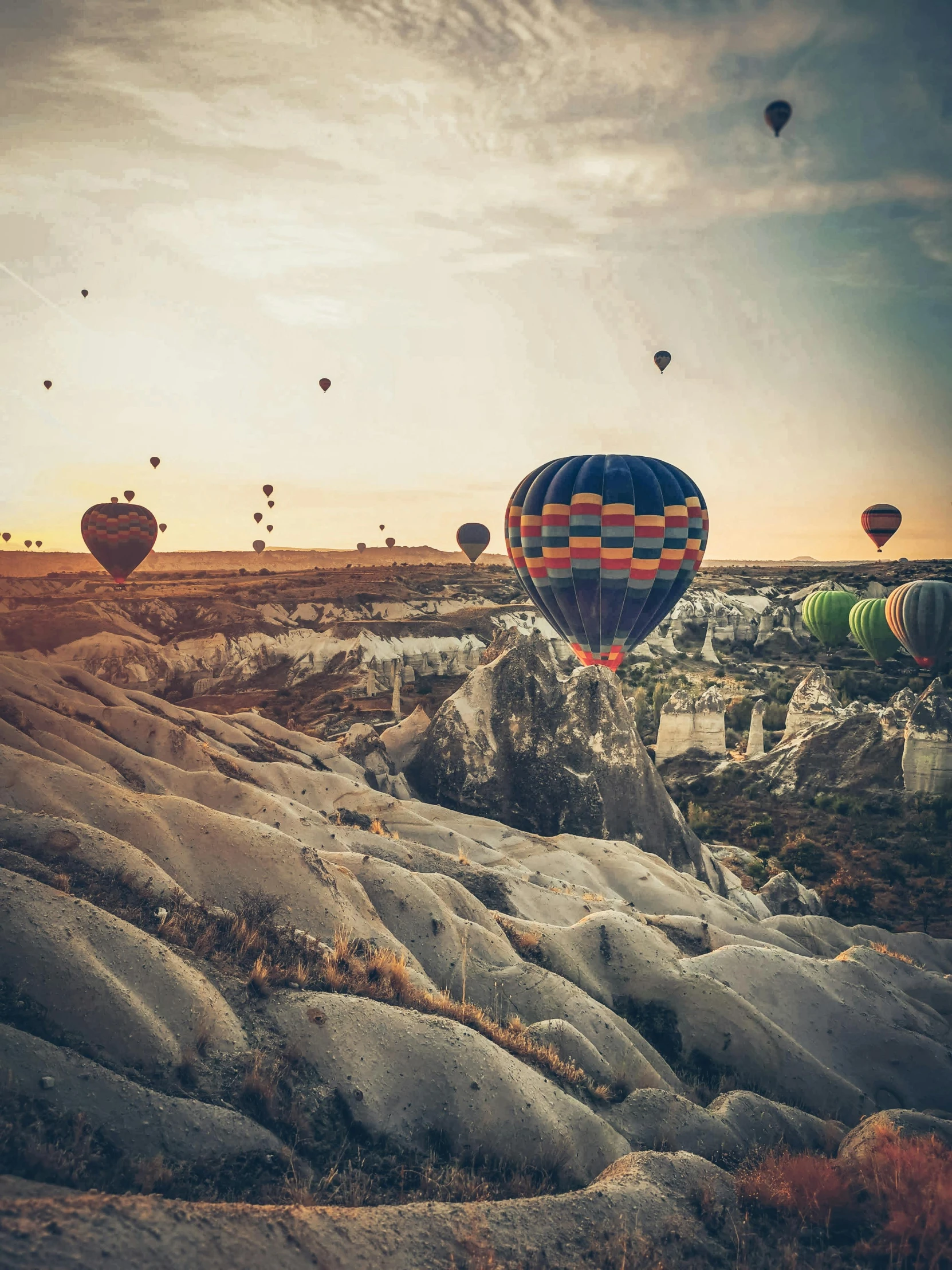 some  air balloons flying in the sky