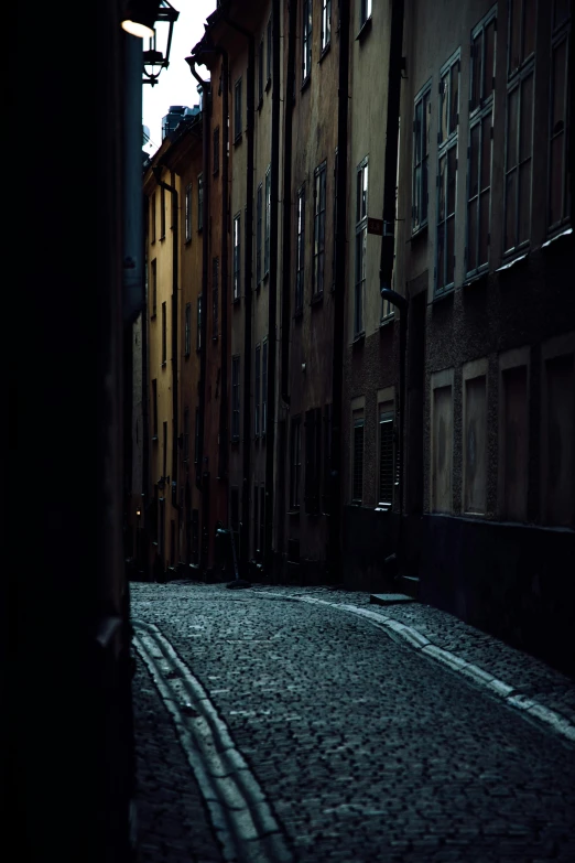 the alley way is empty and empty with buildings