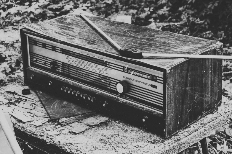 an old stereo set is sitting on a concrete slab