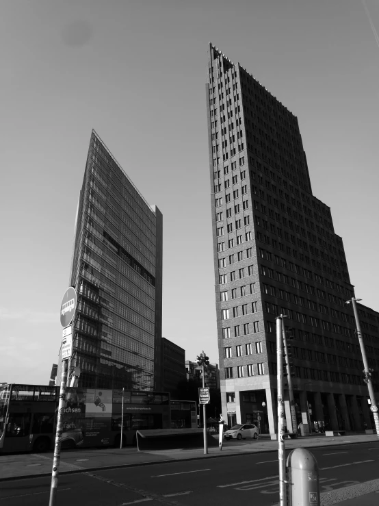 the two large buildings on both sides are black and white