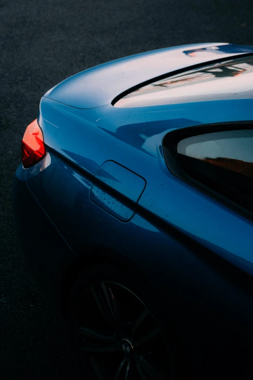 an image of car with tail light on the side