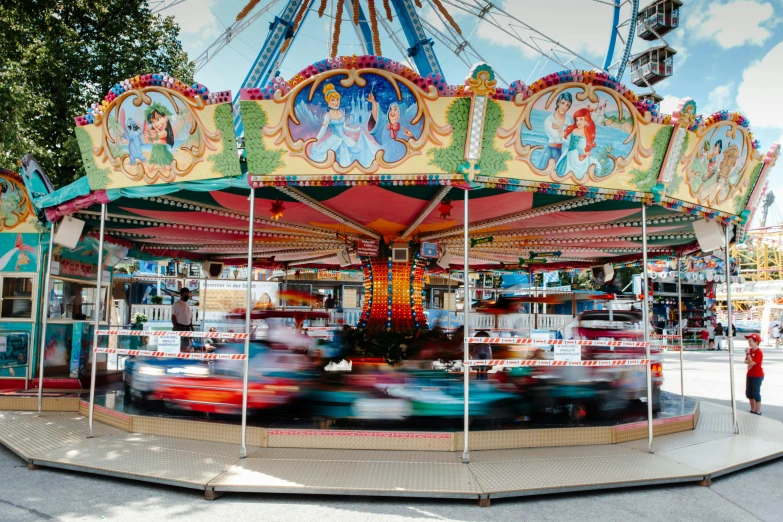 a carnival ride is set up with colorful colors