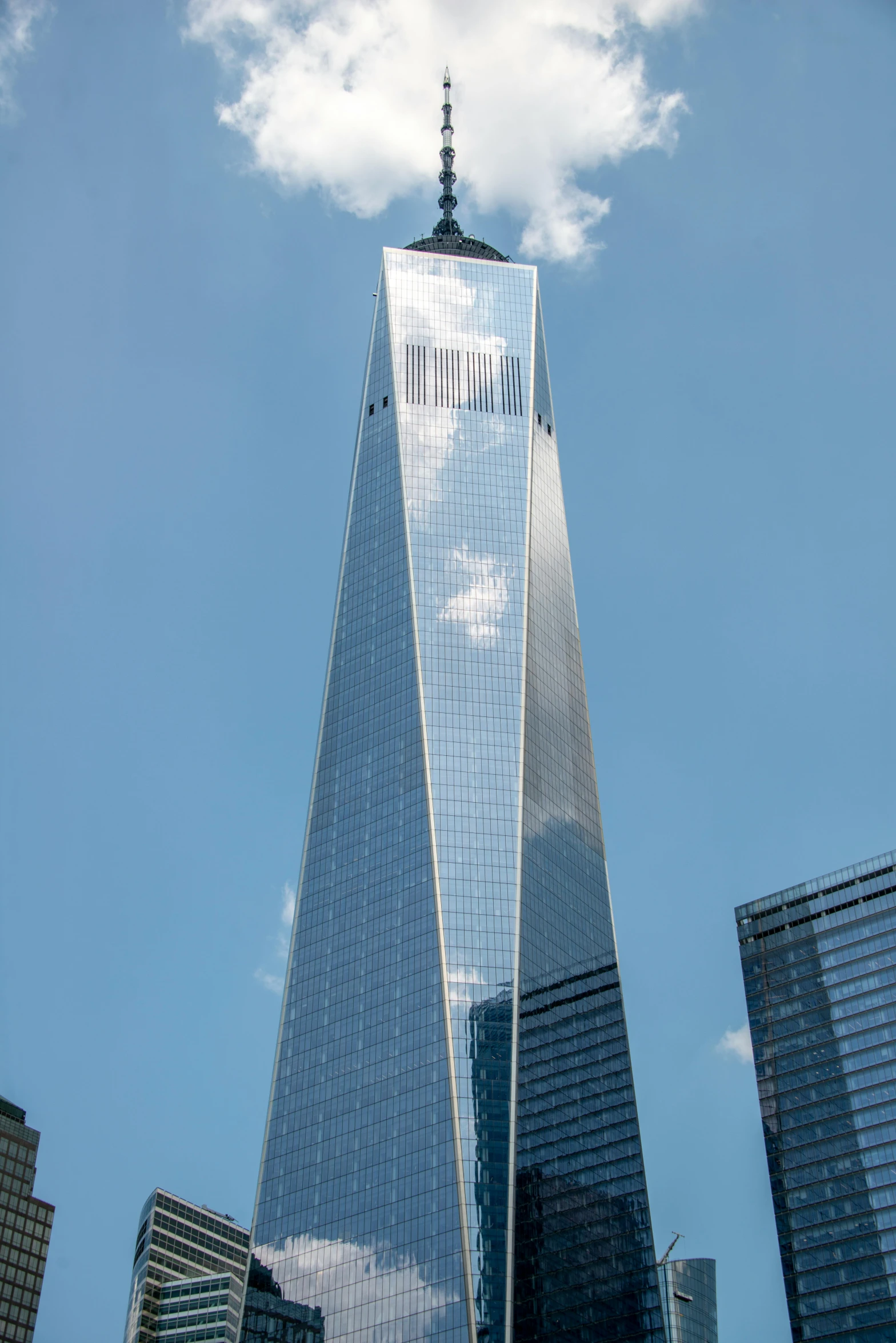 skyscr with the sky reflected in the side