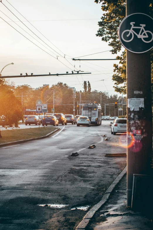 many cars and buses are on the street with traffic signals