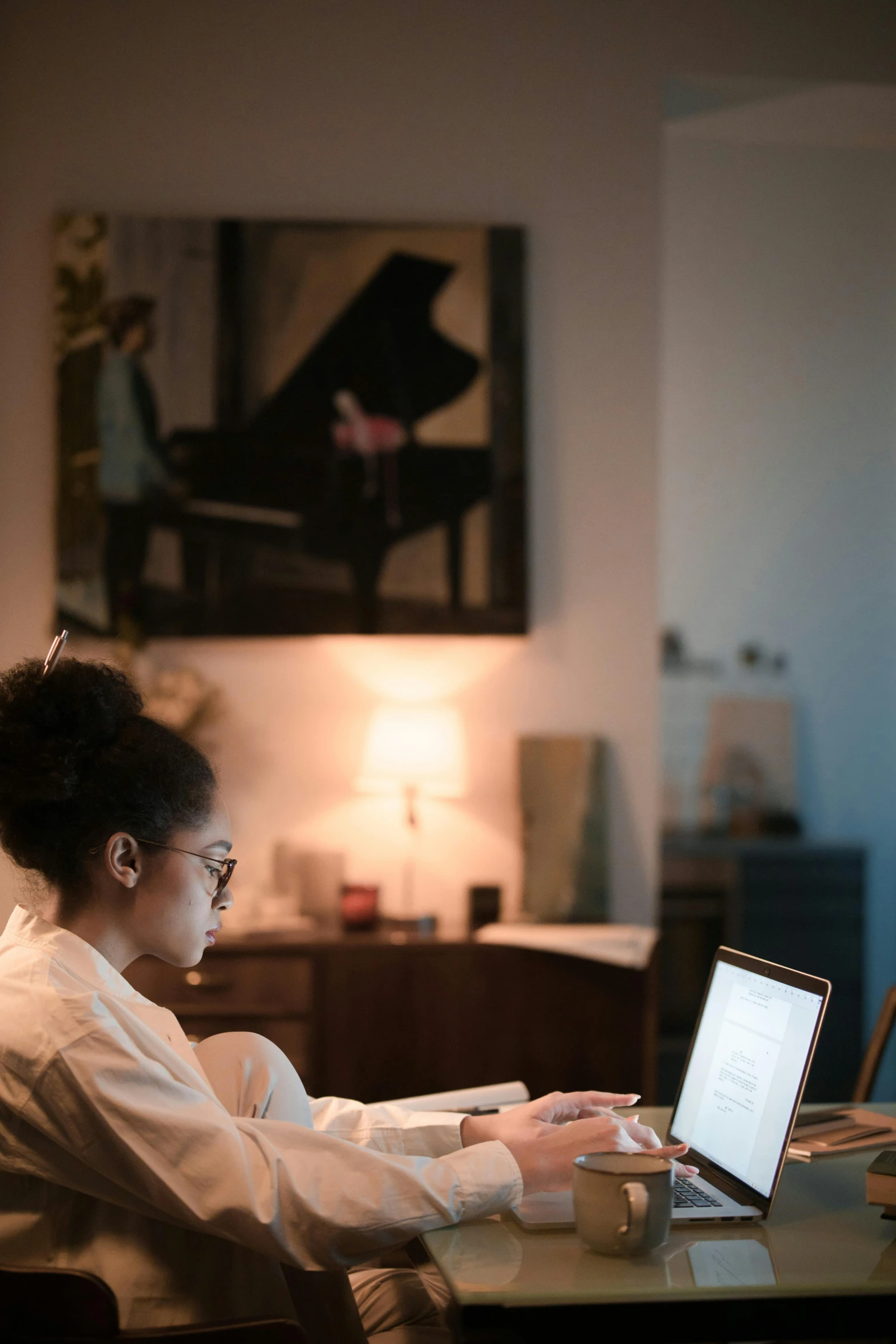 the woman is working on the computer in the dark