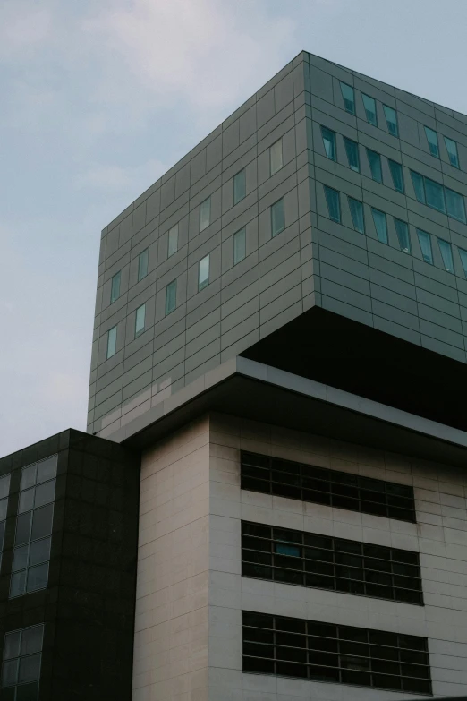 a building has windows on top and is surrounded by a series of blocks