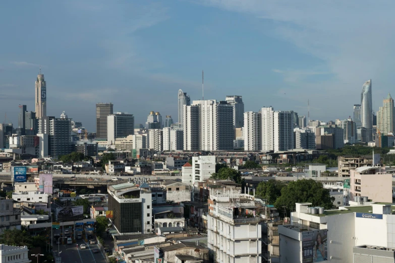 there are many buildings in the background with blue sky