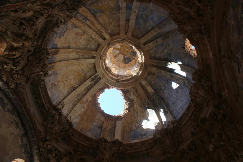 the ceiling is made up with decorative patterns and architecture