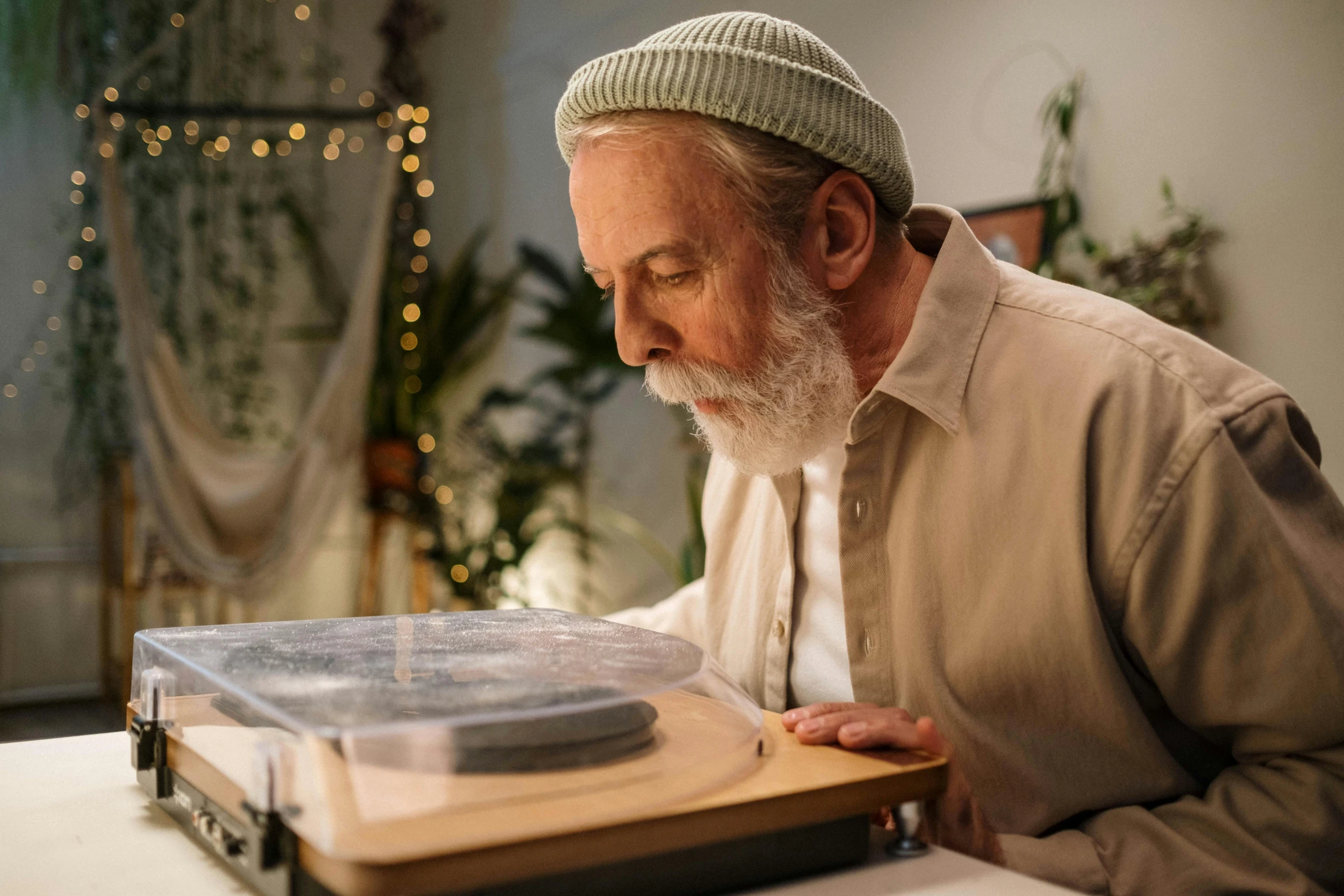 a man sitting with a laptop in his lap top looking at it