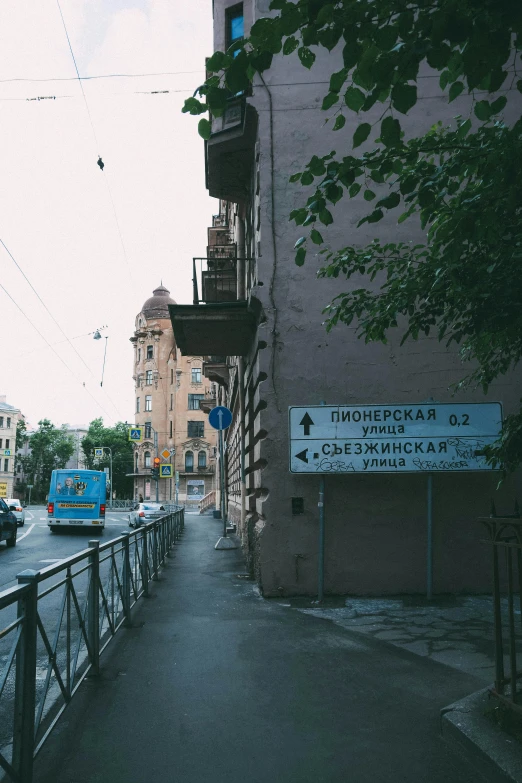 an old city street is next to the apartment buildings