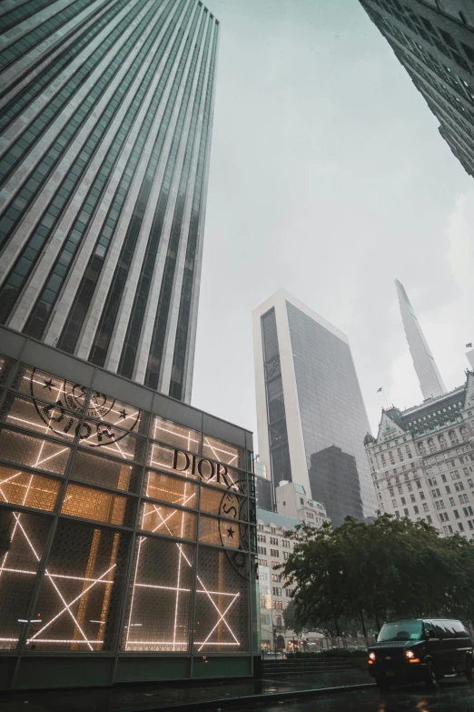 a car passing by a building in the city