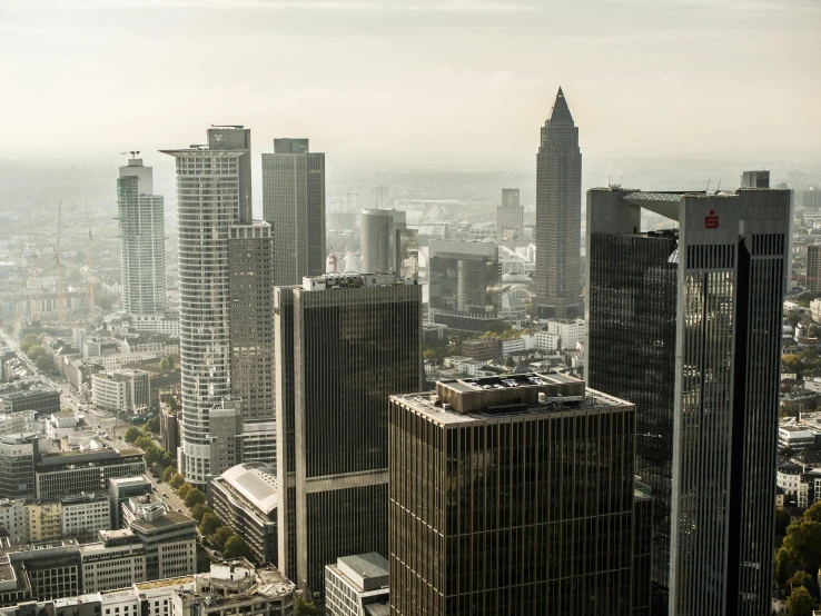 the city skyline from above has a lot of tall buildings