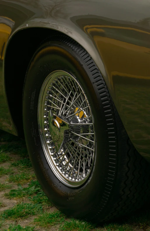 the spokes of an old car that is shiny