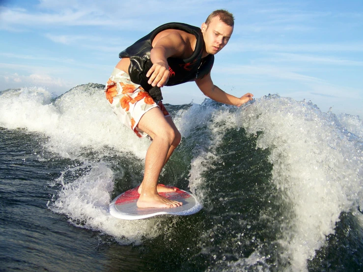 a man that is standing on a surfboard