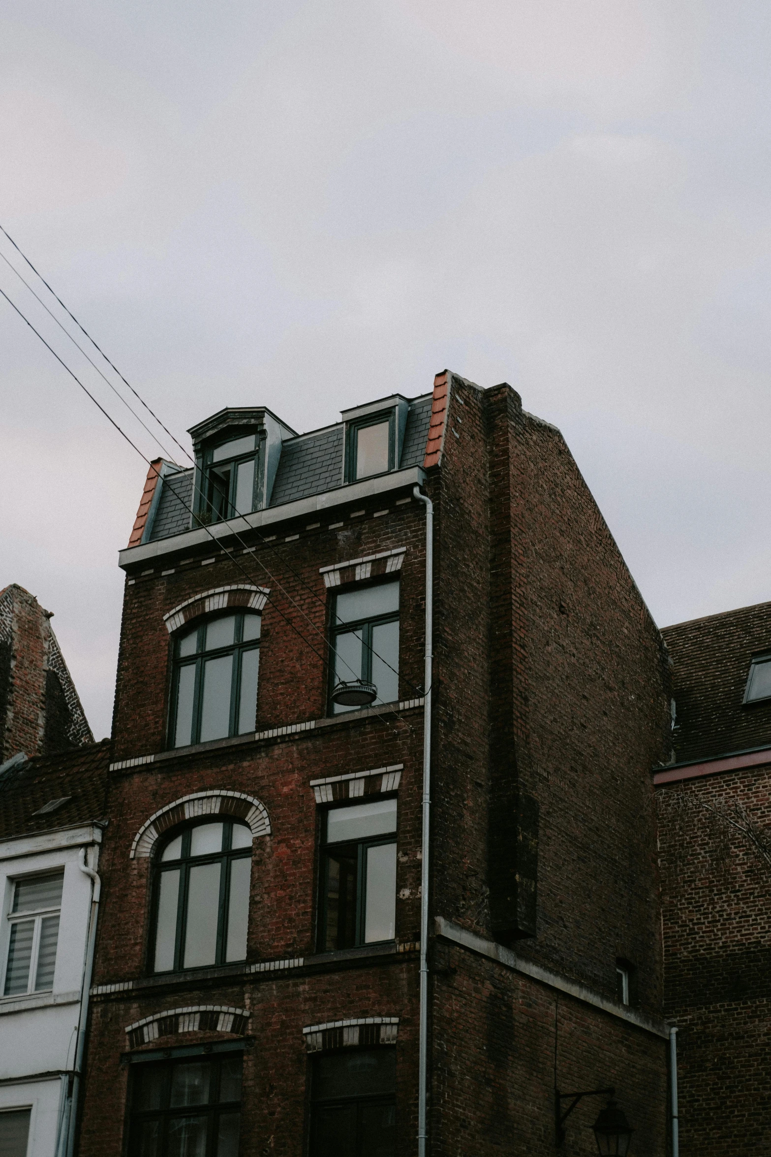 a tall building with lots of windows and windows